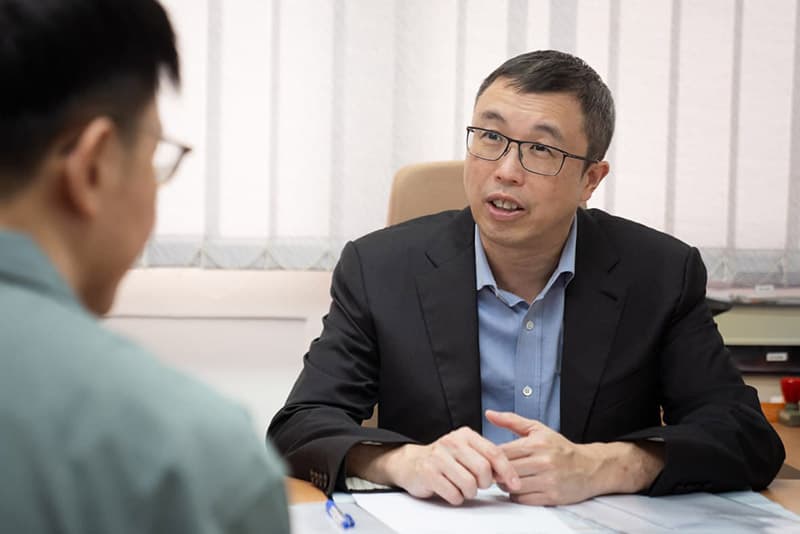 Consultation image with Dr Julian Wong