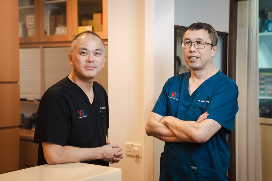 VEC surgeons Dr Tang Tjun Yip and Dr Julian Wong who treat hemorrhoids (piles)